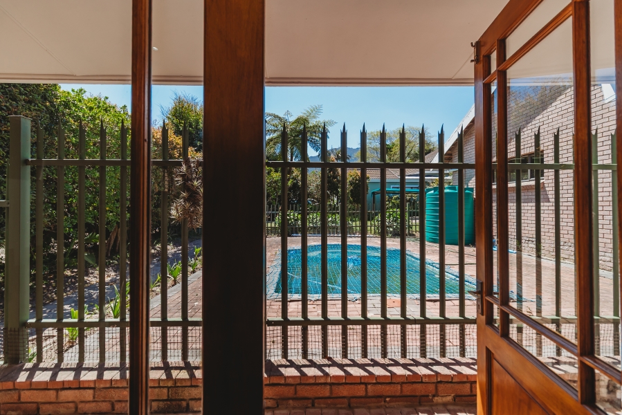 5 Bedroom Property for Sale in Heatherlands Western Cape